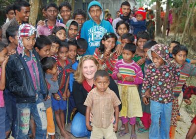 Yvonne-Koch-Bangladesch-Gaibandha-mit Kindern